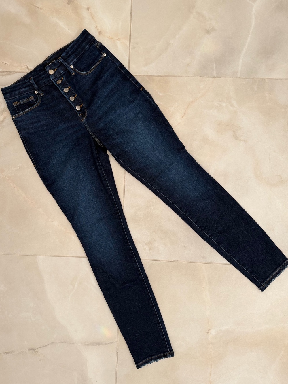 GOOD AMERICAN Good Legs Button Fly Jeans